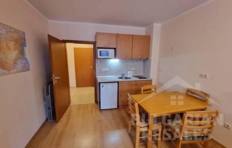 Студио с изглед към басейна за почивка и отдаване под наем - Снимка 5