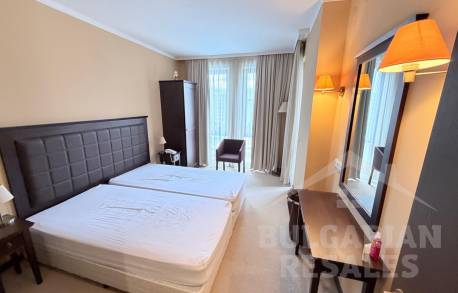 Pool view! Apartment in a complex on the first line - Photo 8