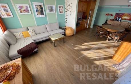 Голям апартамент с една спалня и гледка към морето - Снимка 2