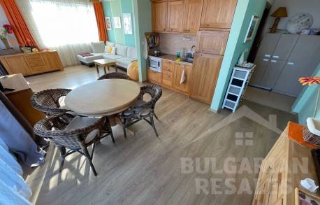 Голям апартамент с една спалня и гледка към морето - Снимка 3