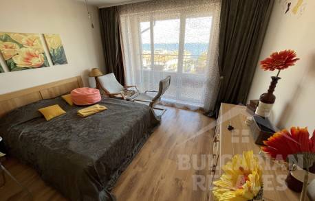 Голям апартамент с една спалня и гледка към морето - Снимка 10