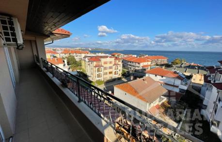 Голям апартамент с една спалня и гледка към морето - Снимка 1