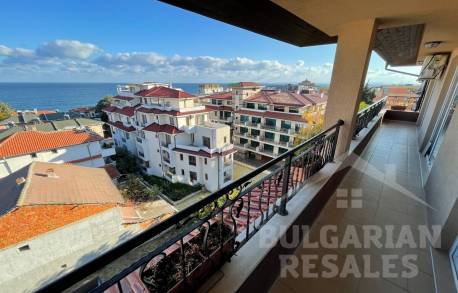 Голям апартамент с една спалня и гледка към морето - Снимка 11