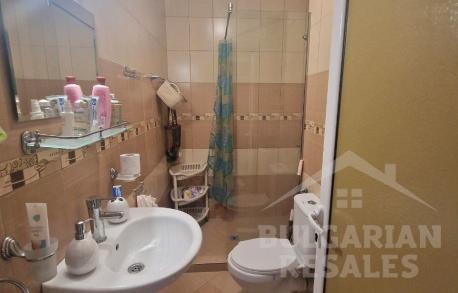 Удобен апартамент на 10 минути от плажа - Снимка 11