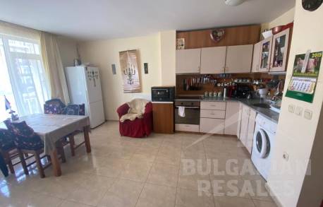 Апартамент с излаз на двора в комплекс Lazur - Снимка 3