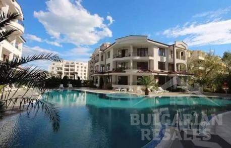 Студио с изглед към басейна за почивка и отдаване под наем - Снимка 9