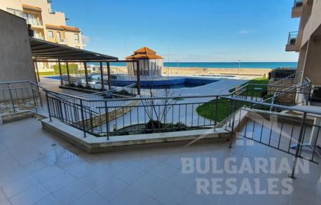 Apartment by the beach with a large terrace overlooking the sea - Photo 11