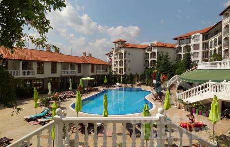 Apartment in the complex, with roses and beautiful grounds - Photo 11