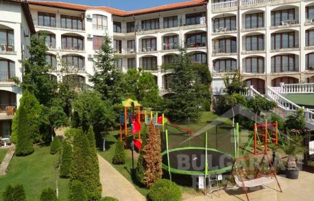 Apartment in the complex, with roses and beautiful grounds - Photo 10