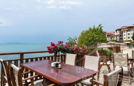 Квартира на первом этаже с выходом к бассейну в элитном комплексе - Фото1