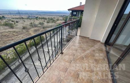 Unfurnished house in a complex with swimming pool - Photo 11