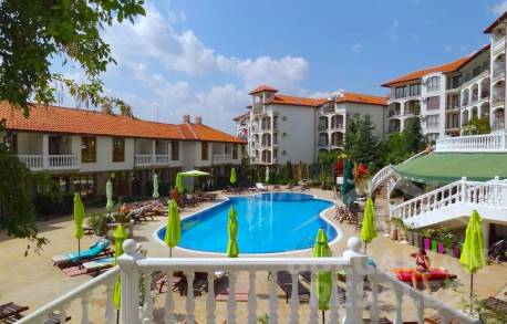 Апартамент в комплекс с прекрасен район - Снимка 13