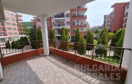 Просторен апартамент на брега на морето с голяма тераса - Снимка 7