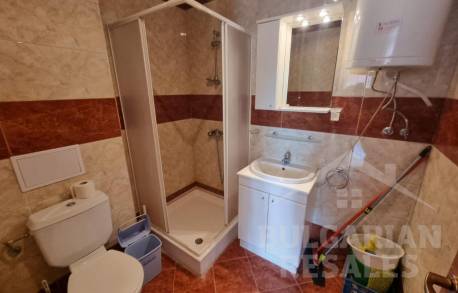 Просторен апартамент на брега на морето с голяма тераса - Снимка 15