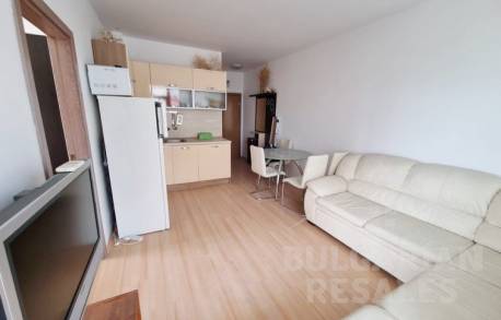 Просторен апартамент с две спални в затворен комплекс - Снимка 1