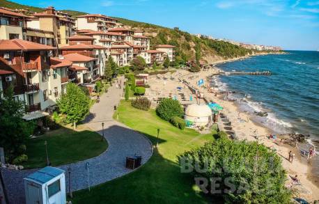 Апартамент в тих район за вашата почивка! - Снимка 10