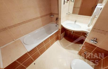 Изглед към морето, апартамент в комплекс Majestic - Снимка 12