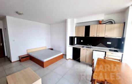 Студио в развита част на курорта - Снимка 2