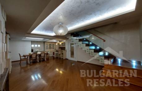 Къща с басейн в елитно вилно селище в България - Снимка 3