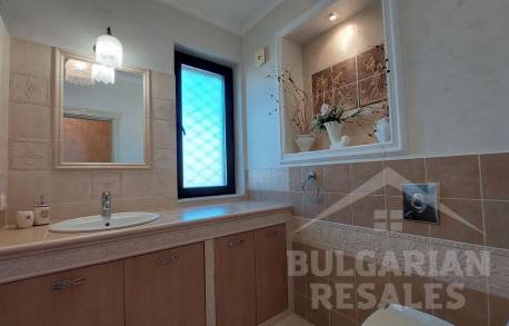 Луксозна къща с 4 спални в луксозния комплекс Victoria Royal Garden - Снимка 22