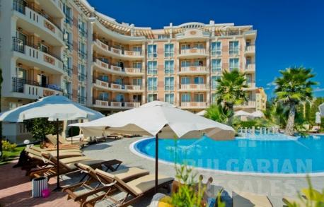 Studio overlooking the pool in a luxury complex - Photo 1