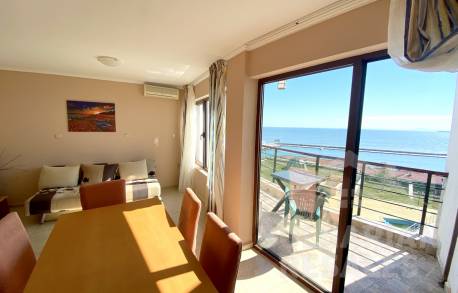 Уютен апартамент с две спални и гледка към морето - Снимка 1