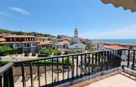 Апартамент в комплекс с луксозен терен - Снимка 1