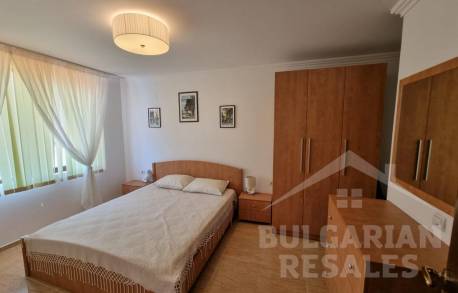 Апартамент в комплекс с луксозен терен - Снимка 8