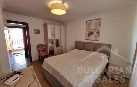 Апартамент в комплекс с луксозен терен - Снимка 11