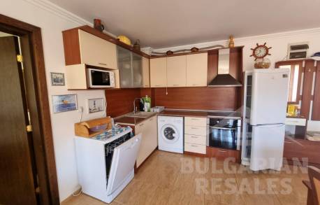 Апартамент в комплекс с луксозен терен - Снимка 4