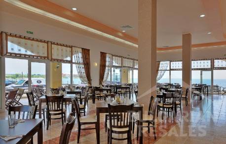 Просторен апартамент с гледка към морето и басейн в Midia Grand Resort - Снимка 15