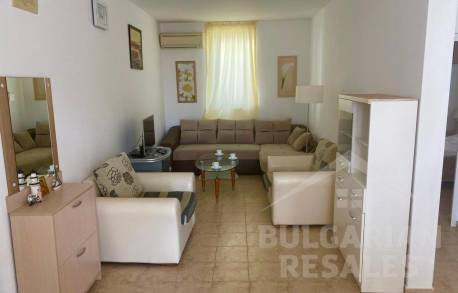 Quick bargain! Spacious apartment in a cozy complex  - Photo 2