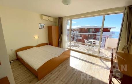 Sea view! Large studio in the complex on the first line - Photo 3