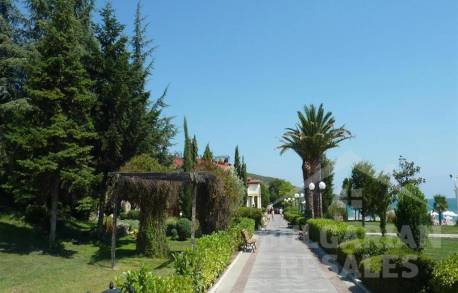 Mestský dom v uzavretom komplexe s bazénom - Фото4