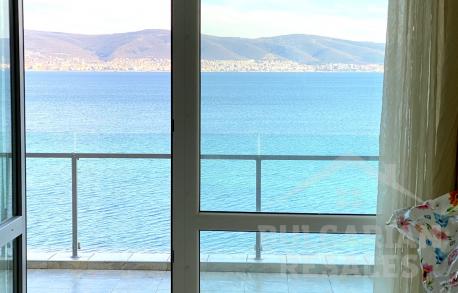 Фронтален изглед към морето Комплекс Belvedere - Снимка 1