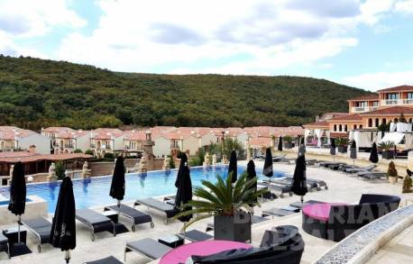 Страхотен апартамент в уютния комплекс Villa Romana - Снимка 2