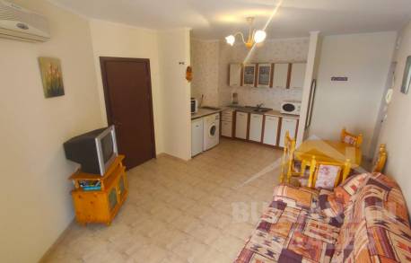 Готов за нанасяне апартамент в комплекс на 100 метра от плажа - Снимка 5