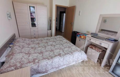 Byt s priestranným balkónom a výhľadom na bazén - Фото6