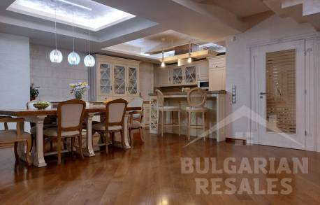 Къща с басейн в елитно вилно селище в България - Снимка 4