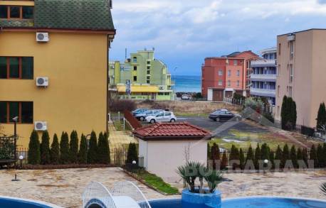 Обзаведен апартамент с частична гледка към морето - Снимка 10