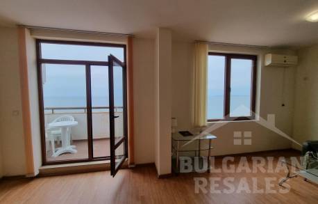 Byt s čelným výhľadom na more v prvom rade - Фото4