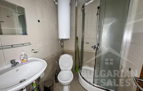 Апартамент с две спални на добра цена в центъра на курорта! - Снимка 11