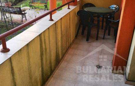 Apartment overlooking the pool in a gated complex - Photo 8