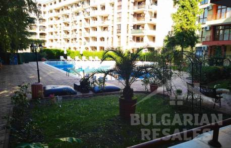 Apartment overlooking the pool in a gated complex - Photo 9
