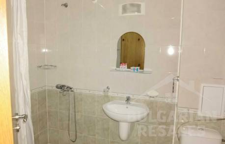 Apartment overlooking the pool in a gated complex - Photo 11