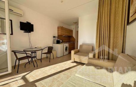 Удобно студио на брега на морето в Свети Влас - Снимка 1