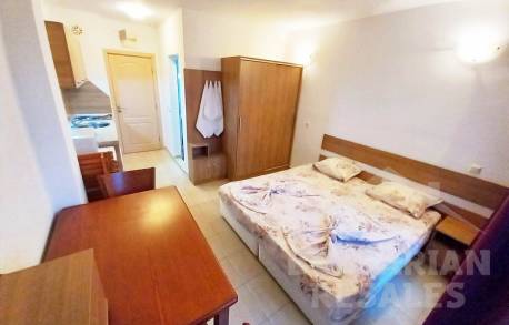 Студио в Свети Влас на 300 метра от плажа - Снимка 1