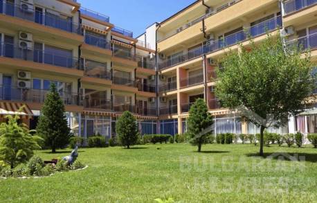 Апартамент в Свети Влас в тих квартал - Снимка 9