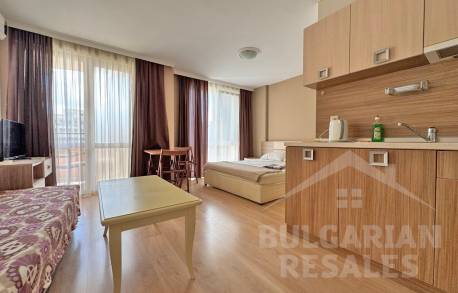 Výhľad na bazén! Útulný zariadený štúdio v komplexe „Aphrodite Palace“ - Фото4