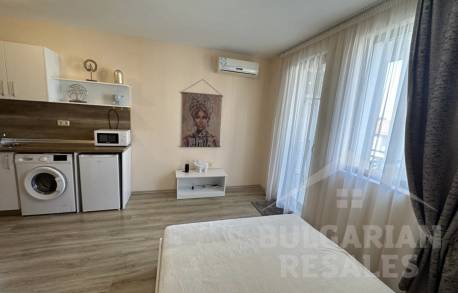 Студио с приятен интериор в луксозен комплекс - Снимка 8